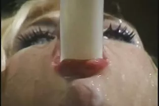 Người đàn ông đáng ghét đột ngột xuyên thủng phim xxx nhat nắp con bò cái bằng một thành viên.