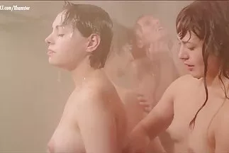 Các cô gái đang nghiền nát cặp mông siêu xxx video nhật bản trần của họ.