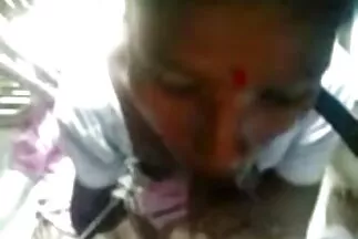 Những em gái khỏa thân nghịch ngợm vui vẻ với nhau trên giường. xxx nhật bản hay